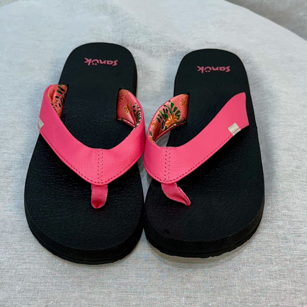 Sanuk Sandel size 9 new